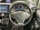 【純正革巻きステアリング】上質な革を使用することで、手にしっかり馴染みとても運転しやすいハンドルです♪