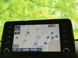 現在地周辺の道路や施設、駐車場などを画面上で確認できる地図表示です。目的地設定や表示切替にも対応し、行き先の確認からルート案内まで日常のお出かけをサポートします。