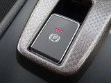 【電動パーキングブレーキスイッチ】オートホールドをONにすると、ブレーキを踏んで停車したときにペダルから足を離しても停車状態を維持!オートホールドをOFFにすることで手動解除のサイドブレーキに!