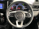 インテリアに合わせたデザインのステアリングは、運転される方のことも考え、運転しやすい形状、大きさです。是非一度、実際に触ってお確かめください。
