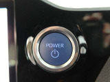 スマートキーを携帯していればキーを取り出さずにドアを施錠&解錠。クルマの始動も可能です。