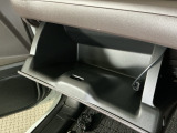【グローブボックス】収納スペースが沢山あるので車内が散らからずに助かります。ちょっとした物を入れるのにいいですね♪