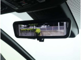 デジタルインナーミラー装備!車両後方のカメラの映像をデジタル補正で視認性を向上させてインナーミラー内に表示します♪視界を遮るものがなく、後席に同乗者がいても後方を確認しやすく安心です♪