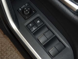 電動格納式ドアミラー・パワーウインドウを装備しています。