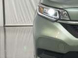 LEDヘッドライト搭載 白っぽく光る明るく省電力なLEDライト 先進的な白い輝きでフロントフェースを引き締めます