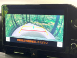 【バックカメラ】駐車時に後方がリアルタイム映像で確認できます。大型商業施設や立体駐車場での駐車時や、夜間のバック時に大活躍!運転スキルに関わらず、今や必須となった装備のひとつです!