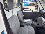 パートタイム4WD 高低二段切替式 (後輪駆動ベース) パワステ エアコン フロア5速MT 走行58592キロ 三方開 アッパーメンバーガード アングロポストプロテクター 荷台マット 中古スタッドレス