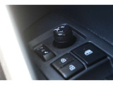 オートリトタクタブルミラーは、ドアロックの開閉と連動してドアミラーを開閉します。