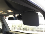 大型サンバイザーで日差しをしっかり遮り、快適な視界を確保。運転時の眩しさを軽減します。
