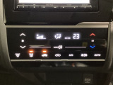 オートエアコンがついてますので、お好みの温度をセットするだけで風の強さや風量を自動で調整します。スイッチ類も簡操作で単快適に過ごせます。