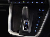 電動パーキングブレーキ・ブレーキホールドを装備してます。ホールド機能は信号待ちが多い一般道で疲労軽減になり、大好評です!