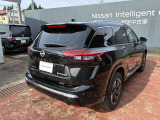 フロントだけでなく、バックソナーも付いてるので駐車時もバッチリ補助してくれます(*^^*)