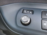 駐車時や狭い道でのすれ違い時に気を使うミラー。電動格納式ドアミラーはそんな時に便利です。