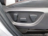 運転席6ウェイパワーシートです。