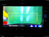 バックカメラの画像です。ガイドラインがスムースな車庫入れをサポートいたします。車庫入れの安心感がアップしますね。