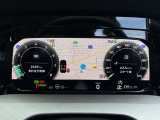 【Digital Cockpit Pro】ナビゲーションのマップを中央により大きくワイドに映し出すこともでき、少ない視線移動でナビ画面を確認できます。