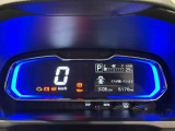 メーターの照明の色でエコドライブをアシスト!大きく見やすい文字で平均燃費等の情報を表示するTFTマルチインフォメーションディスプレイ付きデジタルメーターを採用