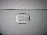 SRSカーテンエアバッグも備えています。 当該グレードのみの装備になります。