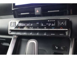 オートエアコン付車です。自動で温度と風量を設定する優れものです。