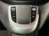 新しくなったセンターコンソールはスマートフォンを操作するような感覚でナビから車両の設定までが可能です。