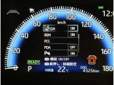レーンディパーチャーアラートとは車線または走路からの逸脱の可能性を警告すると共に、車線または走路からの逸脱を避けるためのハンドル操作の一部を支援する機能です。詳細は販売店スタッフまでおたずねください。