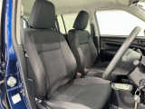 シンプルながら機能性あふれる運転席廻りです。視界性もよく、運転しやすいですよ。