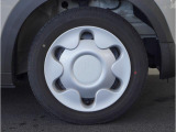 【ホイールキャップ】車に良く似合う純正ホイールキャップが装備されています。ノーマルタイヤ、スタッドレスタイヤもスズキ自販島根にお任せください。