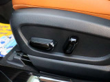自社工場を3拠点完備しております。重整備やカスタムを始め、ご購入後のお車のメンテナンスも弊社にお任せください。