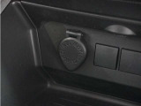 ◆アクセサリーソケット◆ドラレコの電源やスマートフォンの充電等に使用できる便利な電源ソケット!使いやすい場所に装備されています。