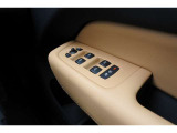 パワーチャイルドロックスイッチが装備されます。運転席のスイッチ操作により、リアドアとリアパワーウインドウの制御が出来ます。
