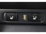 運転席と助手席には寒い日の肩や腰、冷えやすい下肢を温めてくれるシートヒーターが付いております!