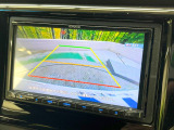 【バックカメラ】駐車時に後方がリアルタイム映像で確認できます。大型商業施設や立体駐車場での駐車時や、夜間のバック時に大活躍!運転スキルに関わらず、今や必須となった装備のひとつです!
