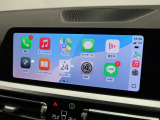 【アップルカープレイ】iPhoneがBMW車両とワイヤレスで接続されます。Apple CarPlayでは、オーディオストリーミングやメッセージングアプリがディスプレイに表示されます。