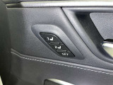 シートメモリー機能装備付きです。シートの位置をそれぞれ記憶しておく事ができるので、ご家族や、複数の方で車を乗られるオーナー様には、便利な機能です。