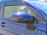 【LEDドアミラーウインカー】ドアミラーにウィンカーが付いているので、周りの車がウインカーやハザードに気付きやすくなります。右左折時や車線変更時の事故を防ぎ、安全に走行できます。