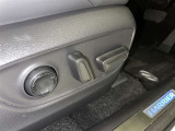 パワーシート搭載。微妙な調整が手軽にでき、ピッタリのポジションで運転することが可能です。