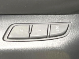 【メモリー機能付きパワーシート】ドライバーごとに設定したシート位置を記憶して、ボタン一つで切り替えできる便利な機能!運転する方が複数名いらっしゃるご家庭におすすめです♪