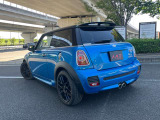左斜め後方から。リアまわりのデザインと状態をご覧ください。