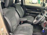運転席は足元広々です。リラックスして運転できますね。