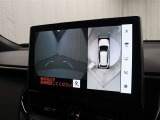 車両を上から見たような映像をナビ画面に表示するパノラミックビューモニター(床下透過表示機能付)搭載。運転席からの目視だけでは見にくい、車両周辺の状況をリアルタイムで確認できます。