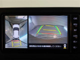 パノラミックビューモニター付きです。車両を上から見たような映像をモニター画面に表示。運転席からの目視では見にくい、車両周辺の状況をリアルタイムでしっかり確認できます。