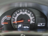 大きくて視認性の良いアナログメーターです。 走行距 45375Km