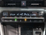 左右独立温度コントロールフルオートエアコンです。運転席、助手席それぞれで独立して温度設定ができます。冷え性の方が乗っても安心ですね♪
