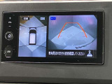 【アラウンドビューモニター】車を上から見下ろしているかのような映像で周囲の状況がひと目で確認、狭い駐車場に駐車するときも安心です♪
