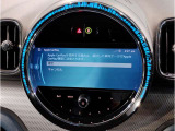 Apple CarPlay対応で、iPhoneのナビゲーションや音楽、通話などを車内ディスプレイから快適に操作。普段使い慣れたスマートフォンの機能を、ドライブでも便利に活用できます。