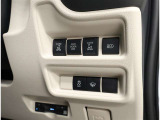 電動のスライドドアで楽々スムース!運転席からも開閉の操作もできます♪キーのスイッチひとつで自動開閉できる便利な機能もついてます♪