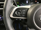ステアリングスイッチ付き。前方から目を離すことなく操作することが可能です。