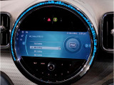 Apple CarPlay対応で、iPhoneのナビゲーションや音楽、通話などを車内ディスプレイから快適に操作。普段使い慣れたスマートフォンの機能を、ドライブでも便利に活用できます。