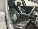 【運転席・助手席転席】運転席の足もともゆったりで長距離ドライブでも快適に★