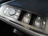 パワーウインドウスイッチ★電動格納機能付きで運転席からドアミラーの角度が調整可能です。電動格納機能付きです♪